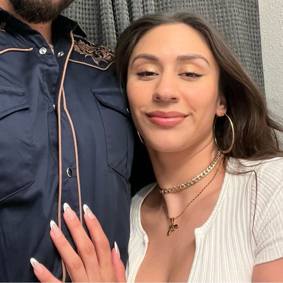 Meet your Posher, Debbie - Picture 2 of 4